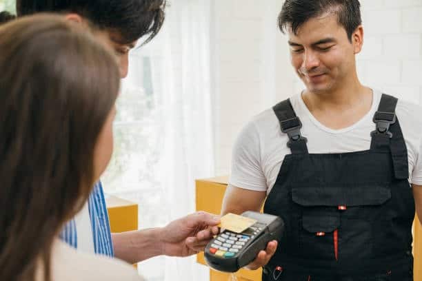 Seller confirming card payment for shipment under CPT Incoterms.