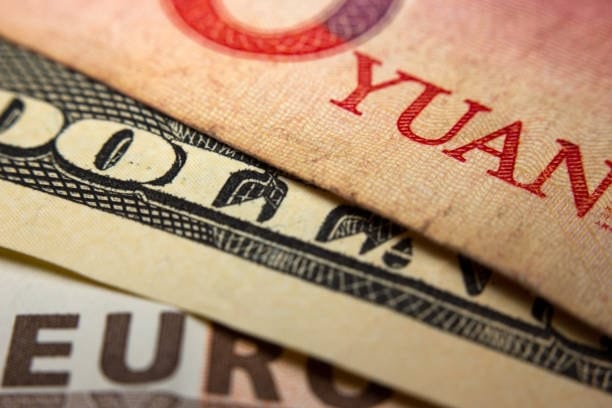 Close-up of Chinese yuan, US dollar, and euro notes highlighting international currency exchange and import cost impact.