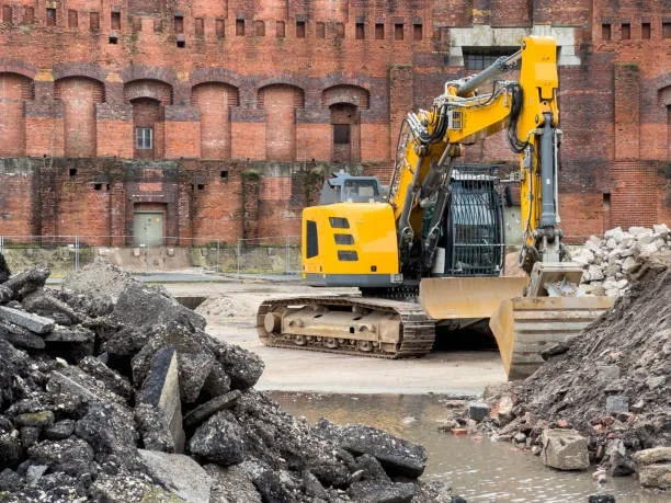 Excavator on site symbolizing goods available for pickup under EXW terms.