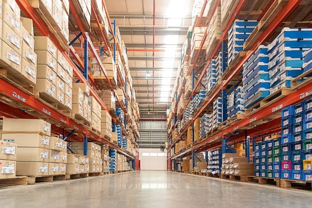 Organized storage of pallets with big boxes for efficient shipping and logistics.