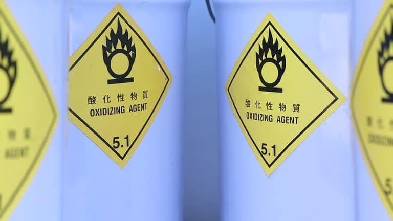 Oxidizing agent labels for hazardous materials in DG shipment